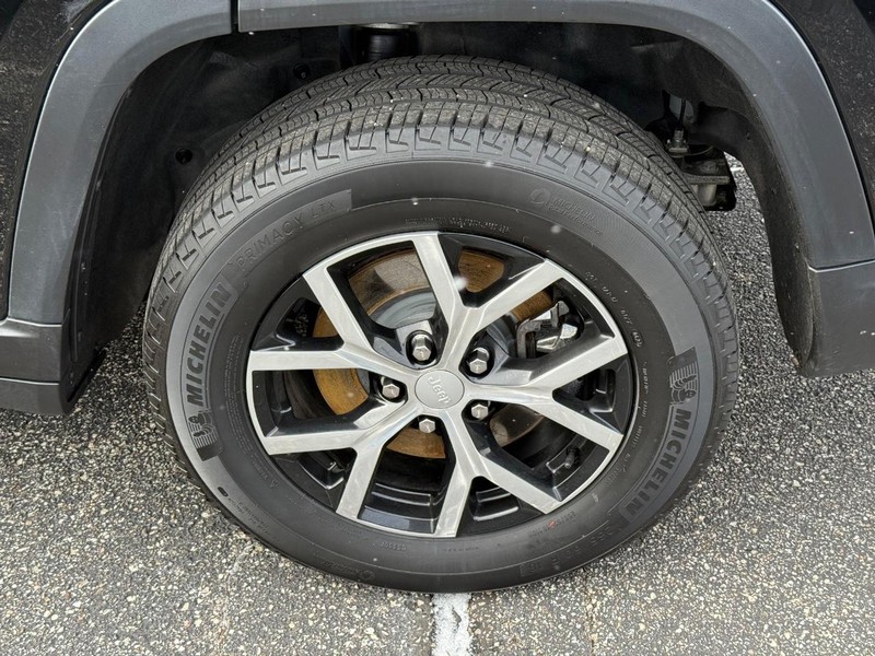 Jeep Grand Cherokee L Vehicle Image 06