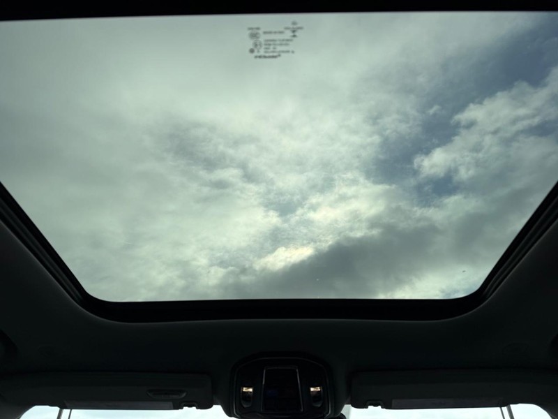 Jeep Grand Cherokee L Vehicle Image 13