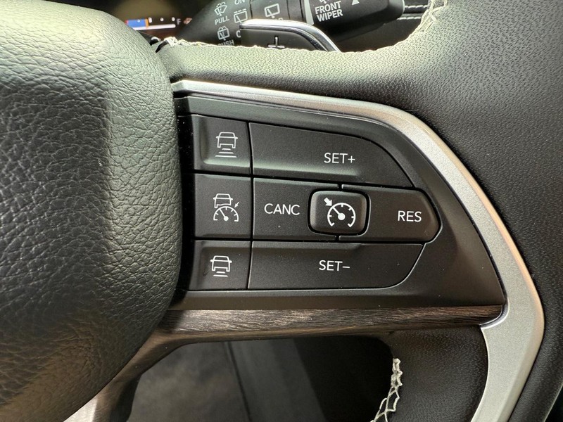 Jeep Grand Cherokee L Vehicle Image 17