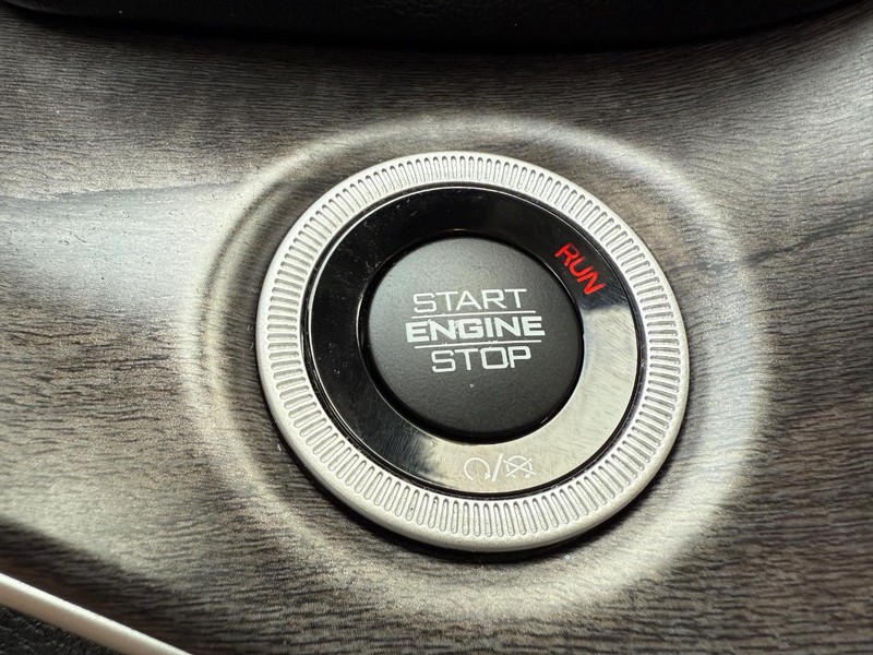 Jeep Grand Cherokee L Vehicle Image 18