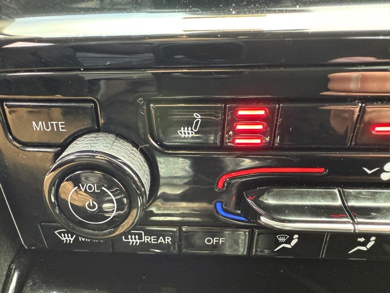 Jeep Grand Cherokee L Vehicle Image 19