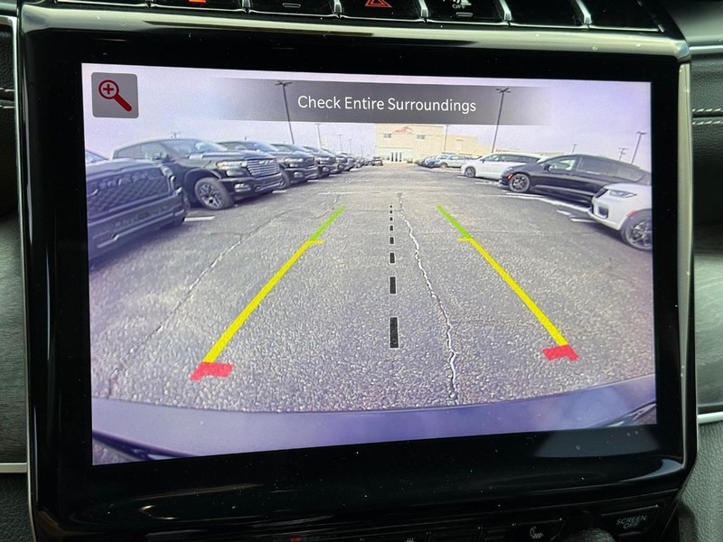 Jeep Grand Cherokee L Vehicle Image 21