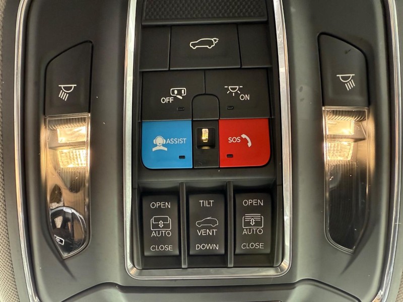 Jeep Grand Cherokee L Vehicle Image 25