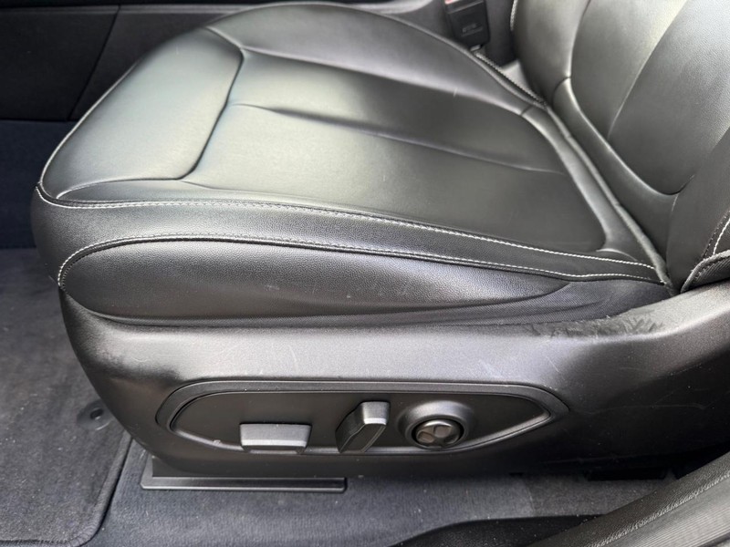 Jeep Grand Cherokee L Vehicle Image 29