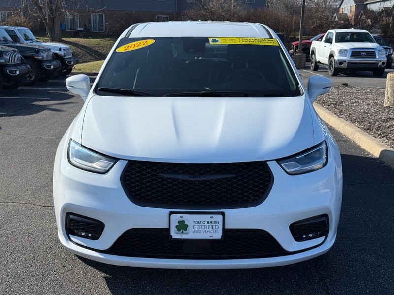 Chrysler Pacifica Vehicle Full-screen Gallery Image 10