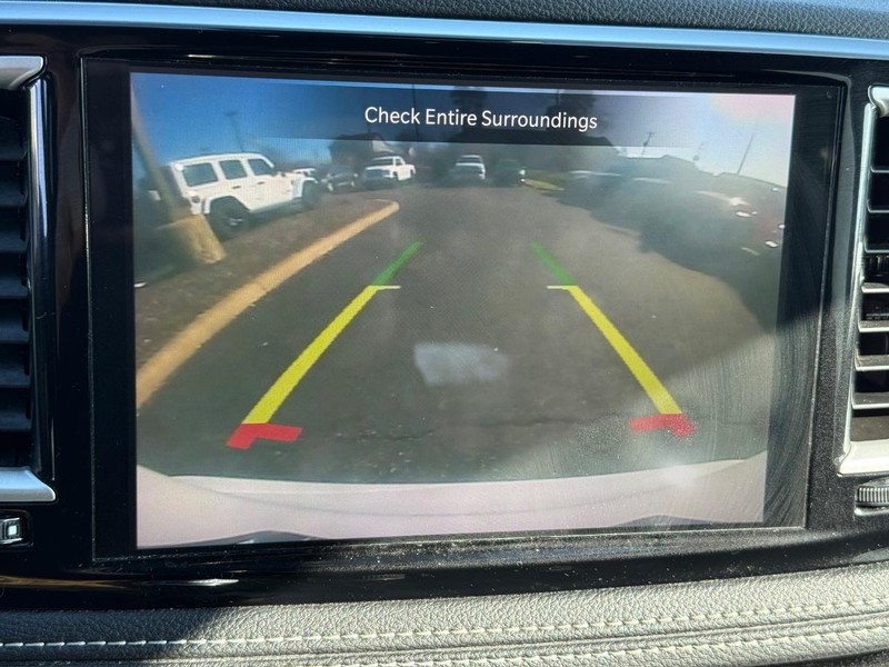 Chrysler Pacifica Vehicle Full-screen Gallery Image 19