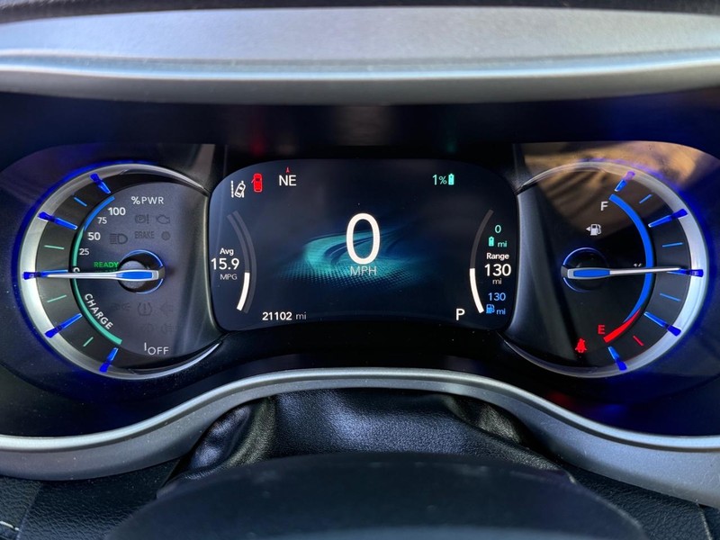 Chrysler Pacifica Vehicle Full-screen Gallery Image 23