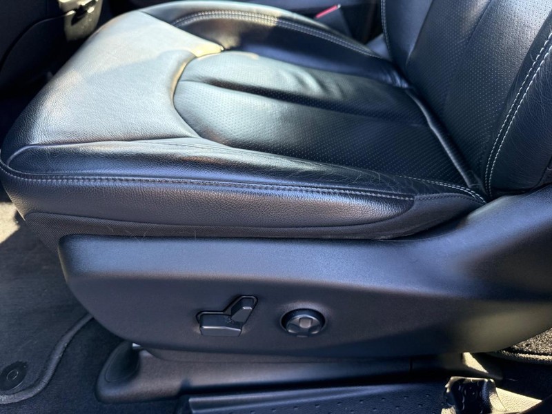 Chrysler Pacifica Vehicle Full-screen Gallery Image 26