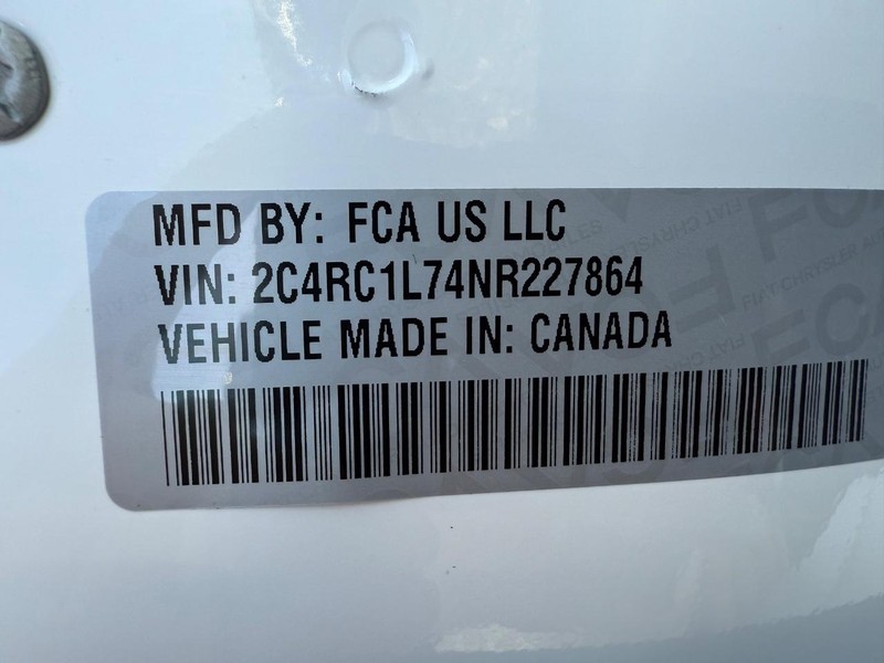 Chrysler Pacifica Vehicle Full-screen Gallery Image 27