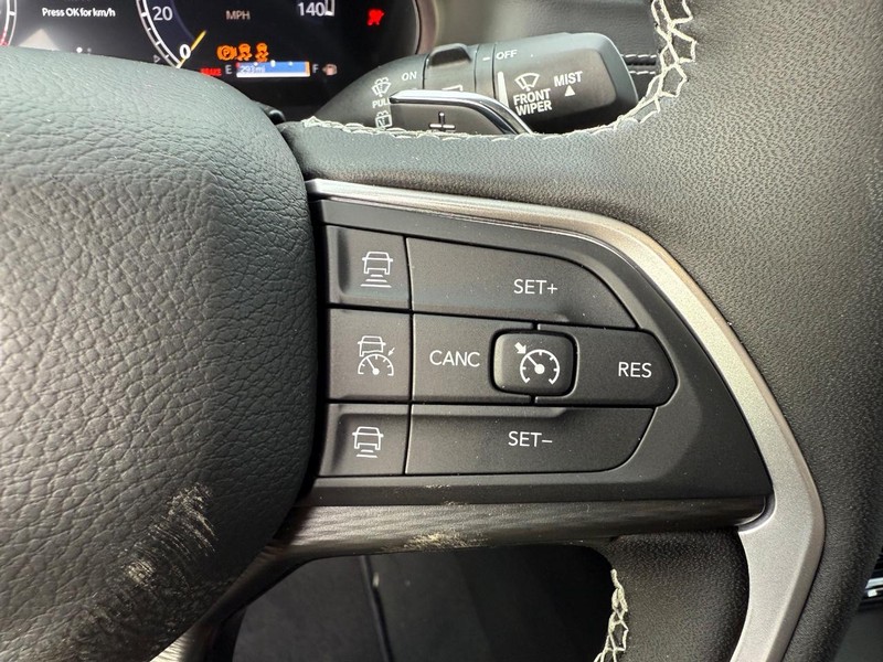 Jeep Grand Cherokee Vehicle Image 09