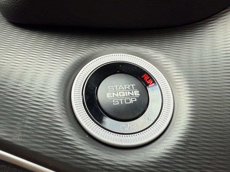 Jeep Grand Cherokee Vehicle Image 10