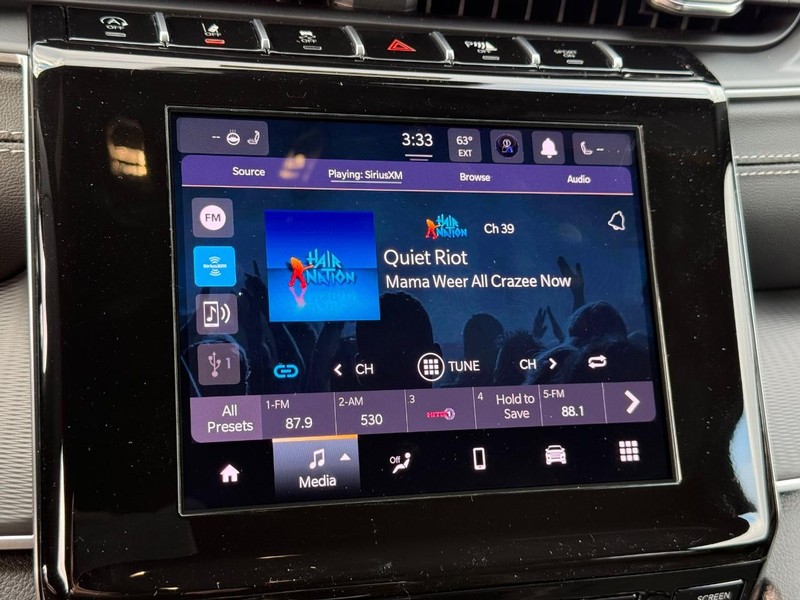 Jeep Grand Cherokee Vehicle Image 12