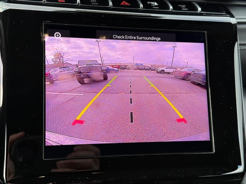 Jeep Grand Cherokee Vehicle Image 13