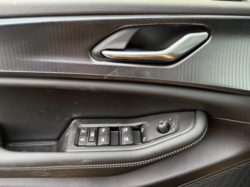 Jeep Grand Cherokee Vehicle Image 20