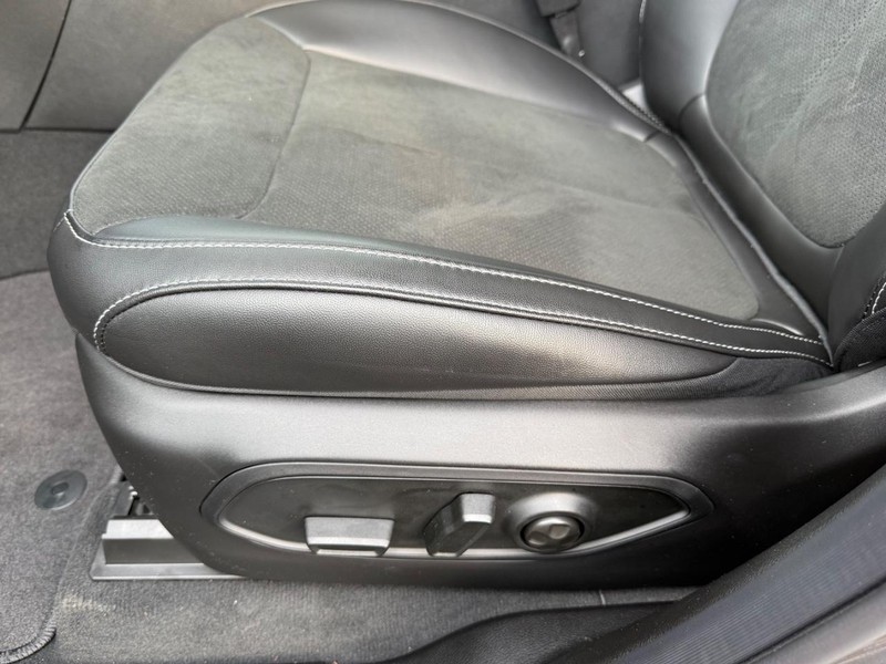 Jeep Grand Cherokee Vehicle Image 21