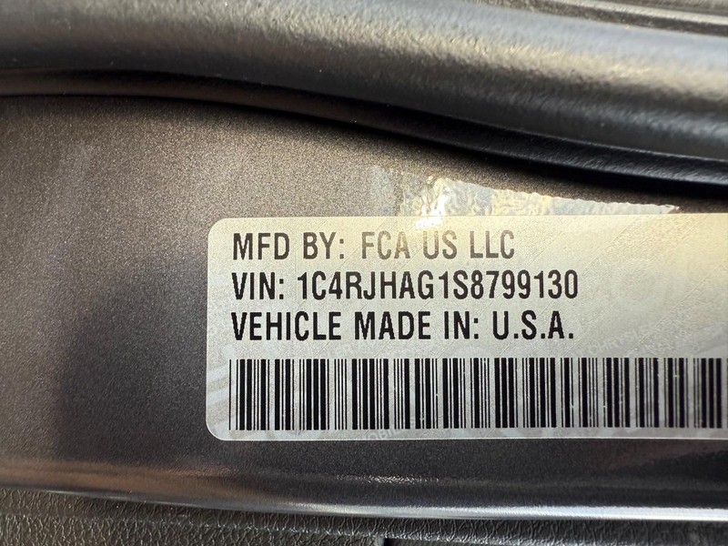 Jeep Grand Cherokee Vehicle Image 22