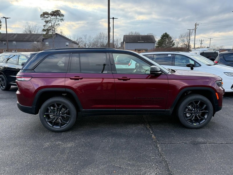 Jeep Grand Cherokee Vehicle Image 02