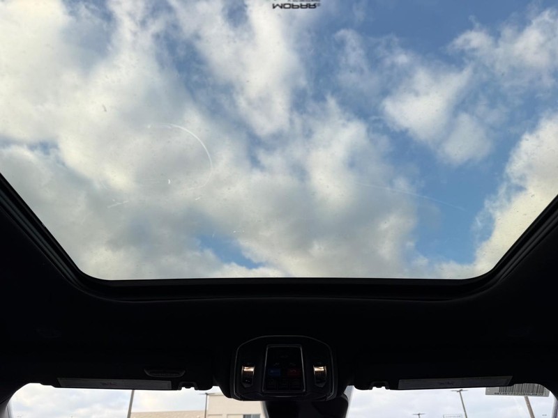 Jeep Grand Cherokee Vehicle Image 05