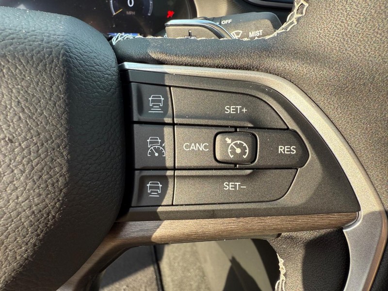 Jeep Grand Cherokee Vehicle Image 09