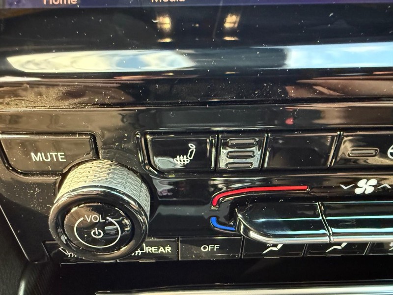 Jeep Grand Cherokee Vehicle Image 11