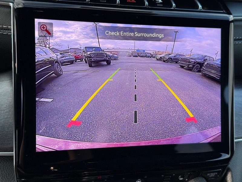 Jeep Grand Cherokee Vehicle Image 13