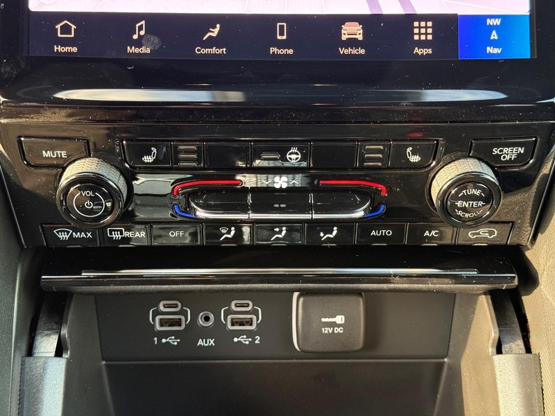 Jeep Grand Cherokee Vehicle Image 14