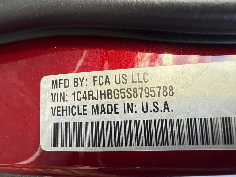 Jeep Grand Cherokee Vehicle Image 22