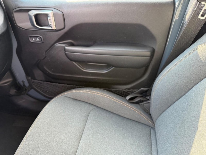 Jeep Wrangler 4xe Vehicle Image 21