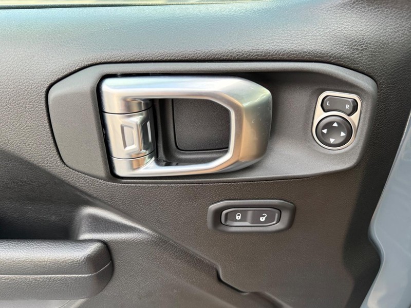 Jeep Wrangler 4xe Vehicle Image 24