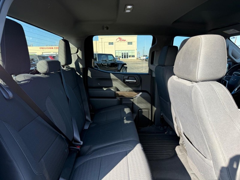 Chevrolet Silverado 1500 Vehicle Full-screen Gallery Image 10