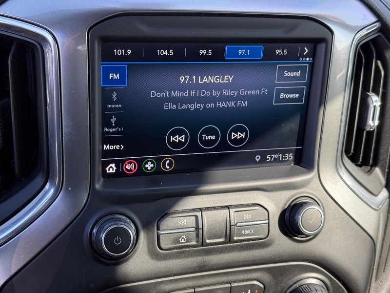 Chevrolet Silverado 1500 Vehicle Full-screen Gallery Image 16