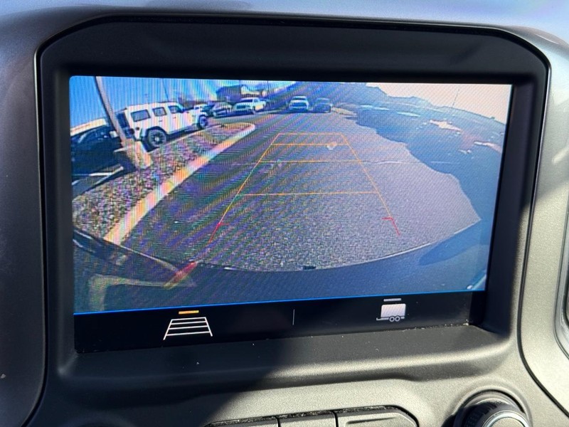 Chevrolet Silverado 1500 Vehicle Full-screen Gallery Image 17