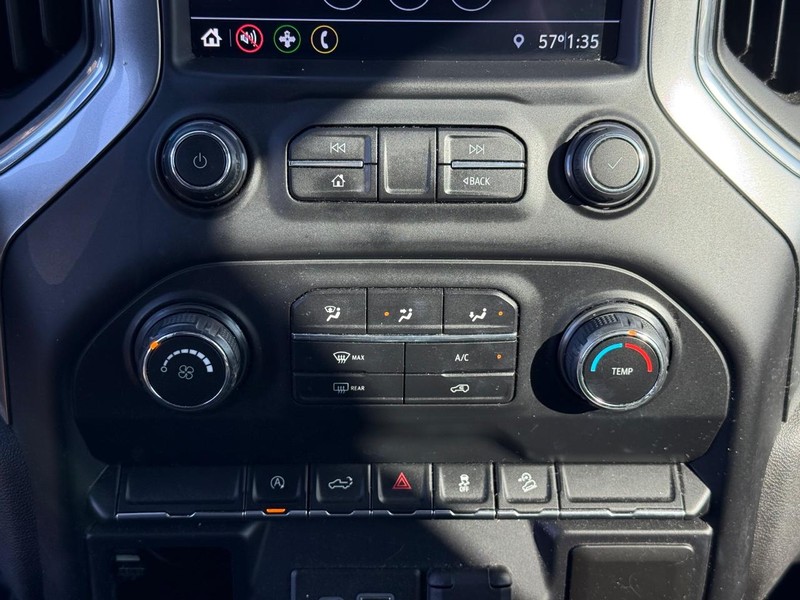 Chevrolet Silverado 1500 Vehicle Full-screen Gallery Image 18