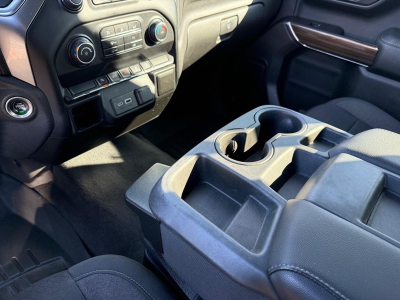 Chevrolet Silverado 1500 Vehicle Full-screen Gallery Image 19