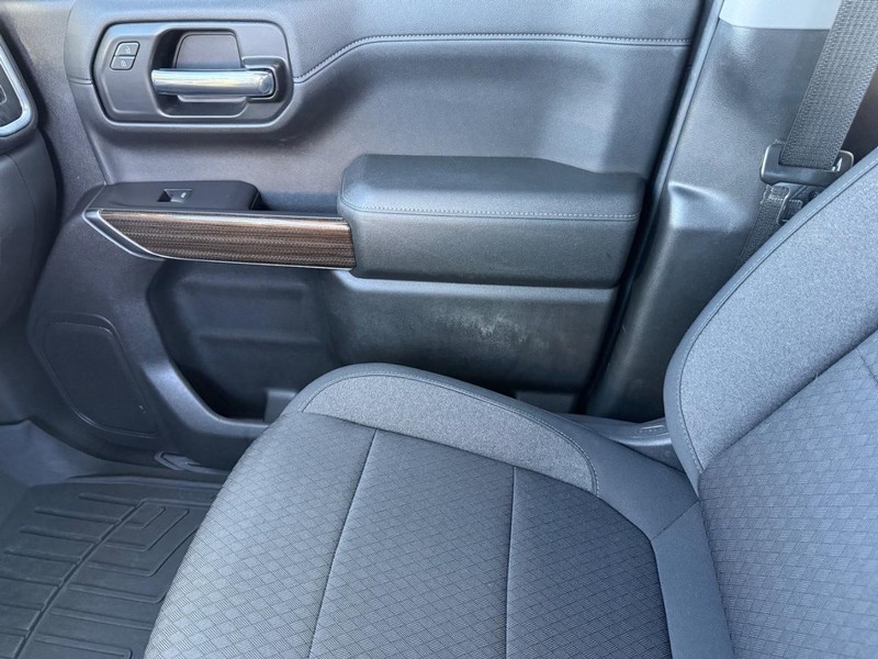 Chevrolet Silverado 1500 Vehicle Full-screen Gallery Image 20