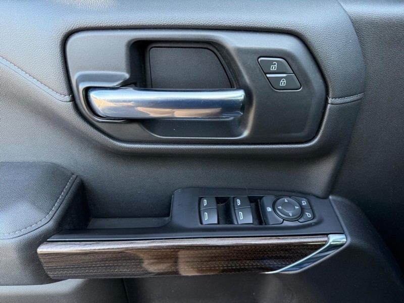 Chevrolet Silverado 1500 Vehicle Full-screen Gallery Image 23