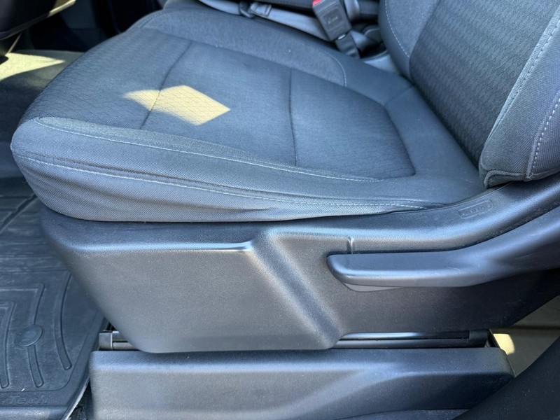 Chevrolet Silverado 1500 Vehicle Full-screen Gallery Image 24