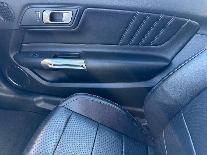 Ford Mustang Vehicle Image 21