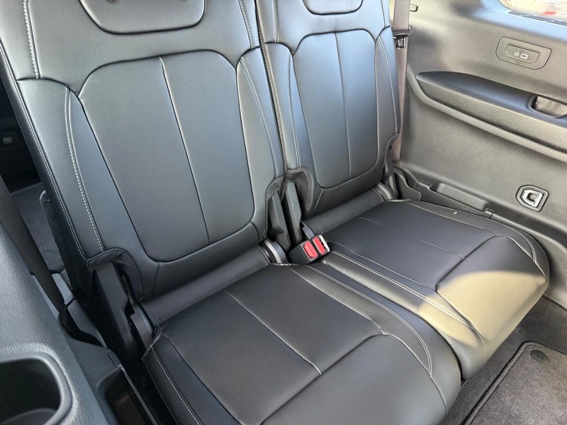 Jeep Grand Cherokee L Vehicle Image 05