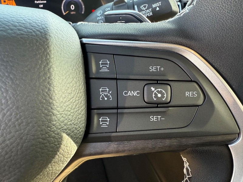 Jeep Grand Cherokee L Vehicle Image 09