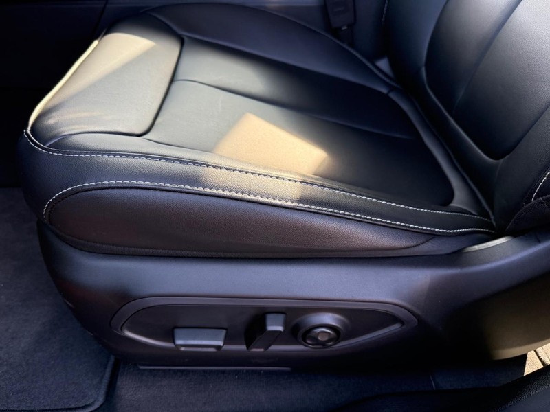 Jeep Grand Cherokee L Vehicle Image 20