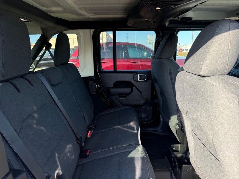 Jeep Wrangler Vehicle Image 04