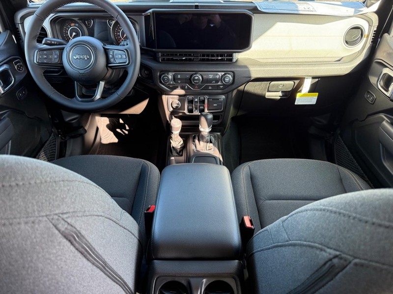 Jeep Wrangler Vehicle Image 05