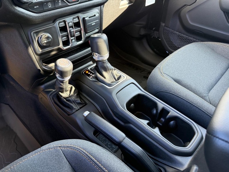 Jeep Wrangler Vehicle Image 13