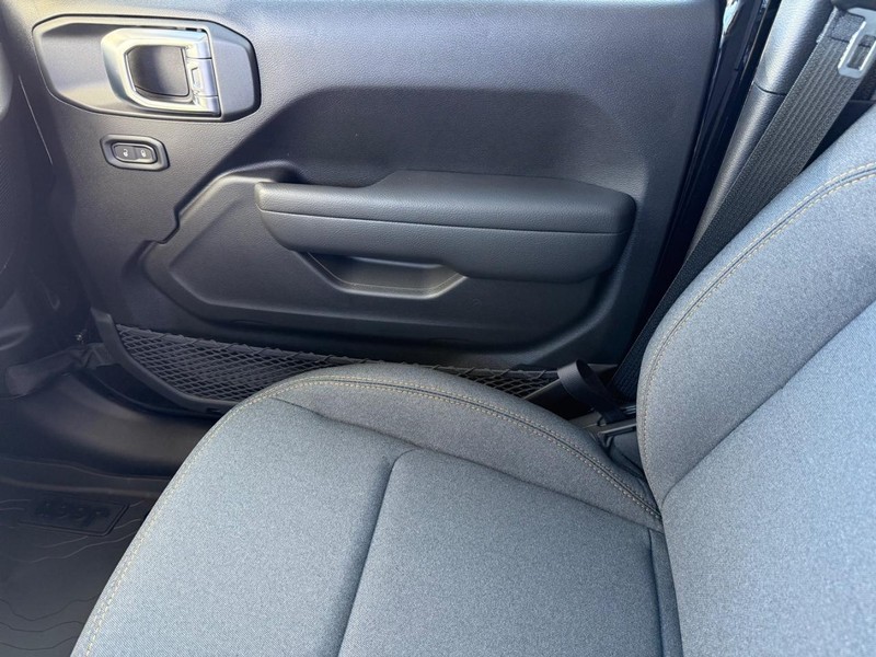 Jeep Wrangler Vehicle Image 14