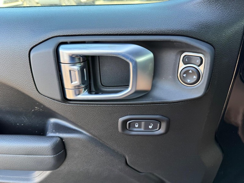 Jeep Wrangler Vehicle Image 17