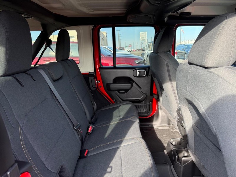 Jeep Wrangler Vehicle Image 04