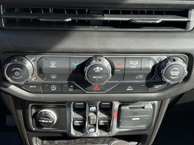 Jeep Wrangler Vehicle Image 12