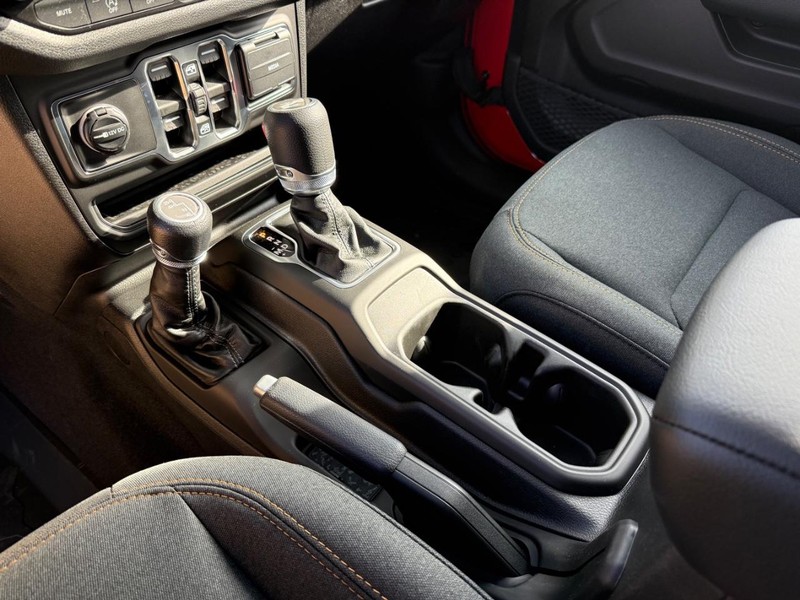 Jeep Wrangler Vehicle Image 13