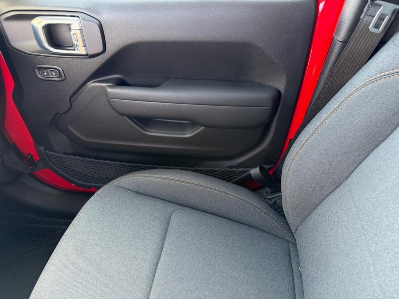 Jeep Wrangler Vehicle Image 14